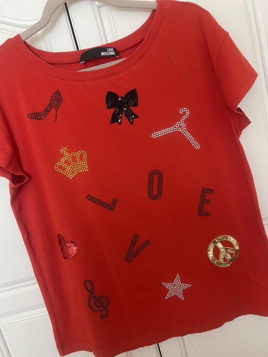 Червена тениска love moshino