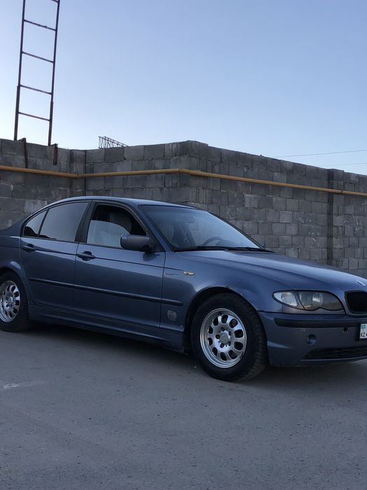 Продам машину BMW 3 2001 года