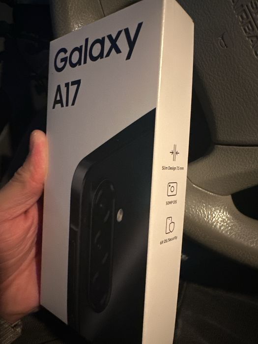 Телефон Самсунг а17