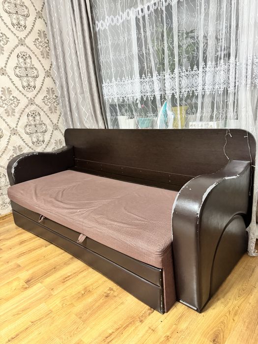 продам диван-кровать +стол