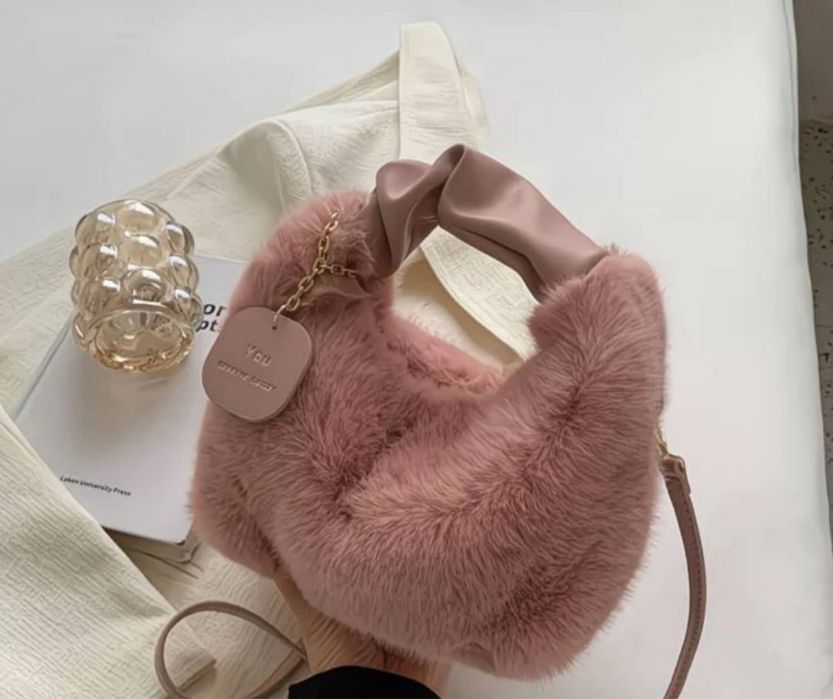 Милые меховые сумки