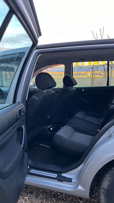 Vând Golf 4 1.6 benzină 16v