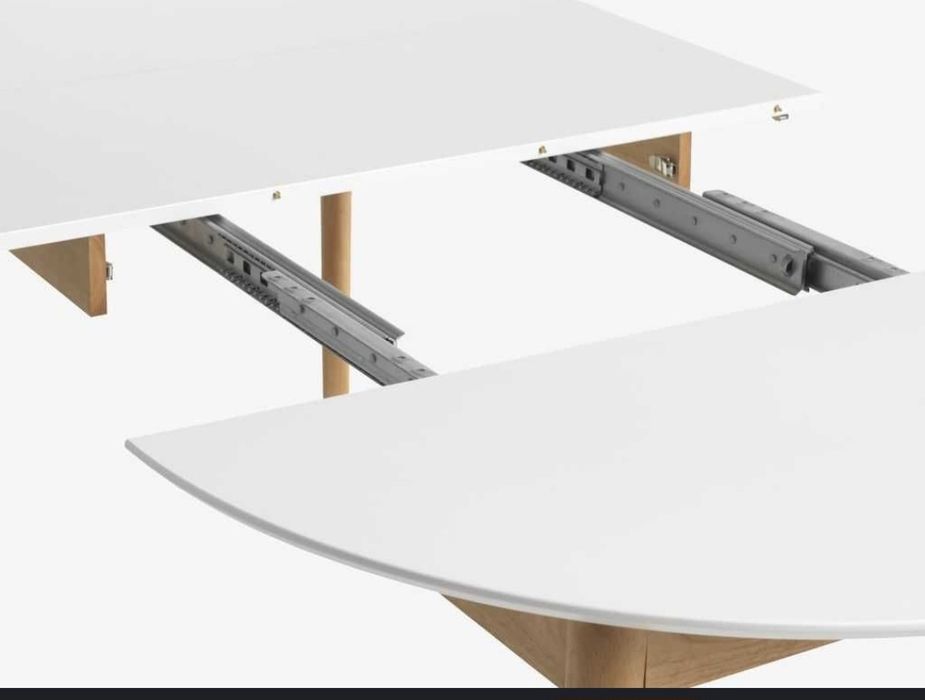 Трапезна маса кръгла от дърво ф110 см