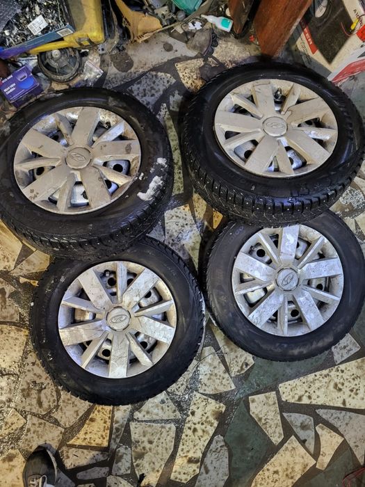 Продам диски с резиной с колпаками на ВАЗ 185/65/14