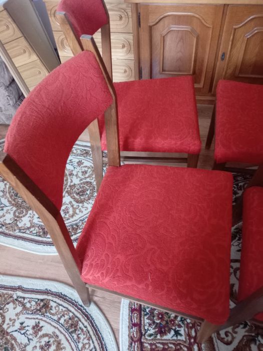 Vand  6 scaune tapitate