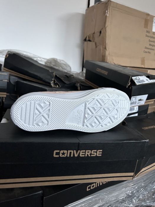 Converse Tenesi Chuck Taylor din piele