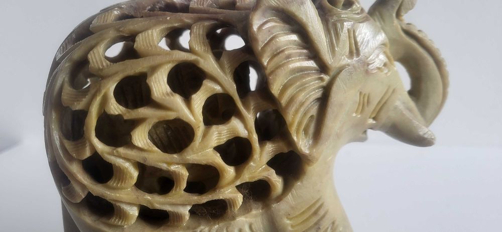 Set, turma de elefanti sculptati, perforati manual, din onix, Orient