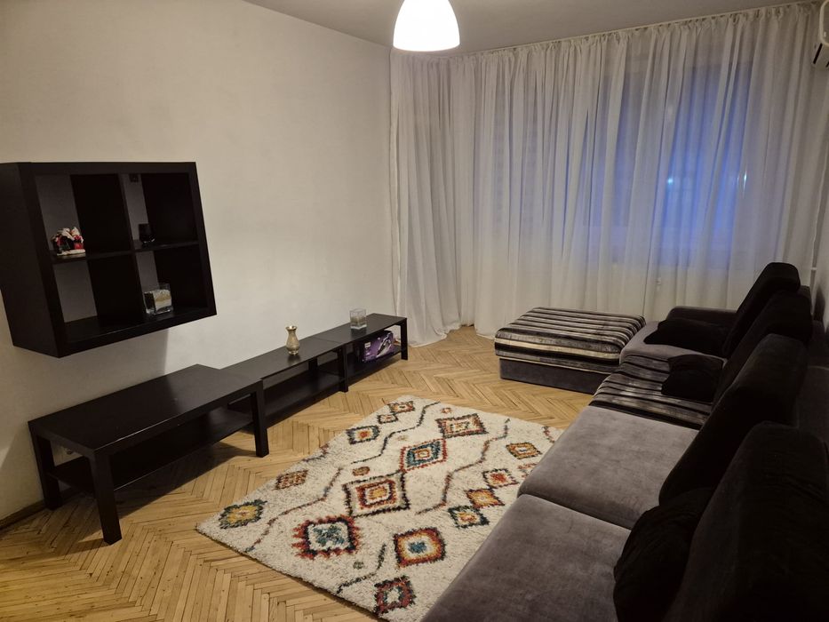 Inchiriez apartament 3 camere central