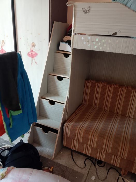 Двухъярусная кровать