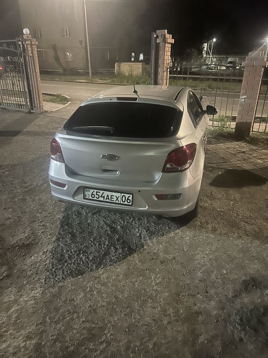 Шевролет круз хэтчбек 2013 автомат. Об1.8