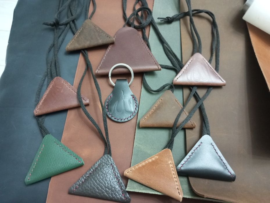 Кожаный тумар ручной работы