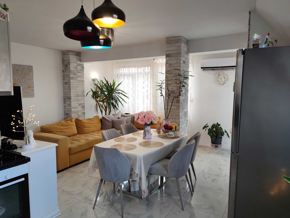 Продава се Тристаен апартамент в Пловдив, Остромила - 114 кв.м за 1272 €/кв.м - Снимка #1