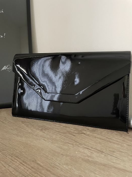 Дамски елегантни лачени обувки и чантичка