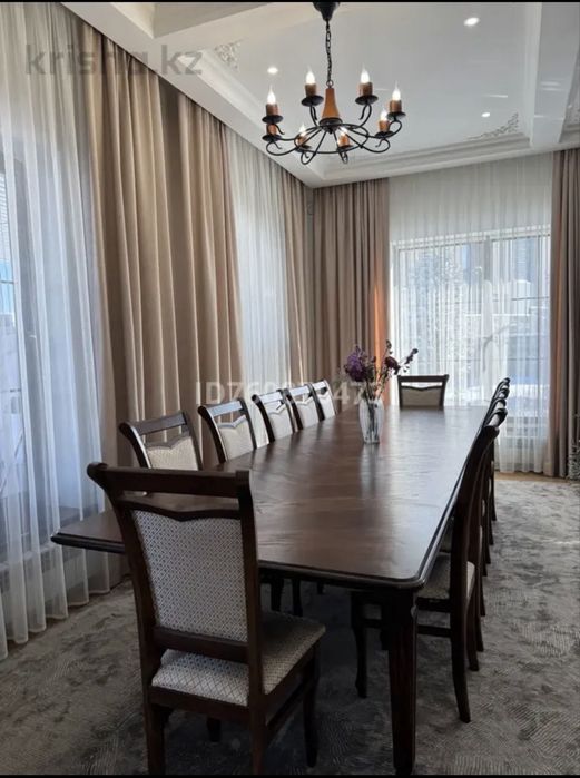 Стол со стульями