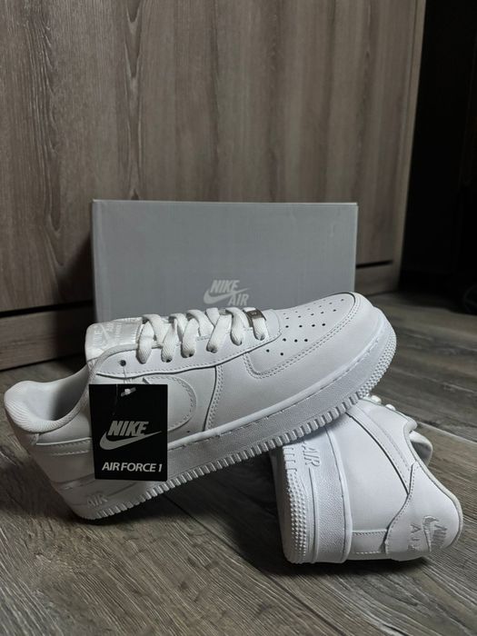 Nike air force 1 triple white