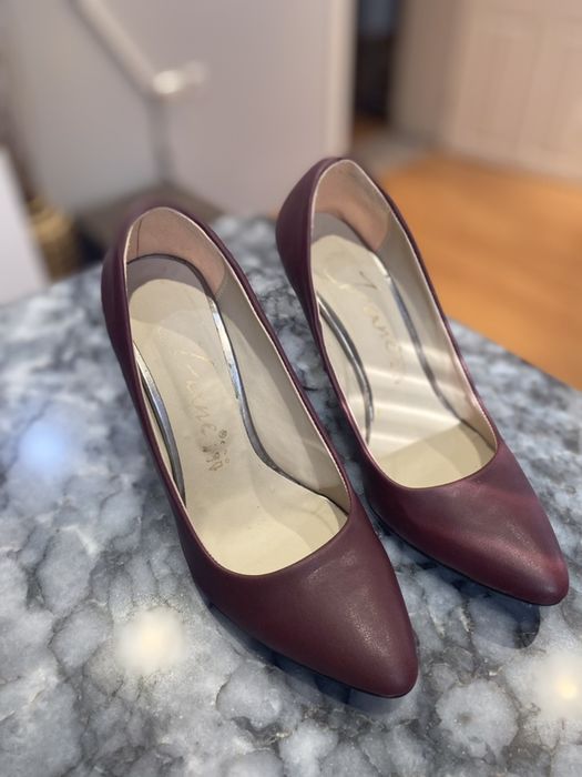 Обувки стилето .