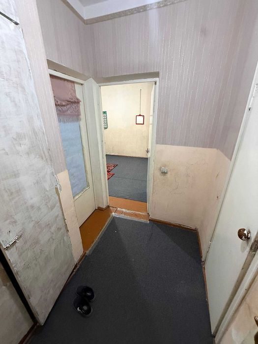 Северный олмазар 1-хона 2 килинган квартира сотилади 1-этаж