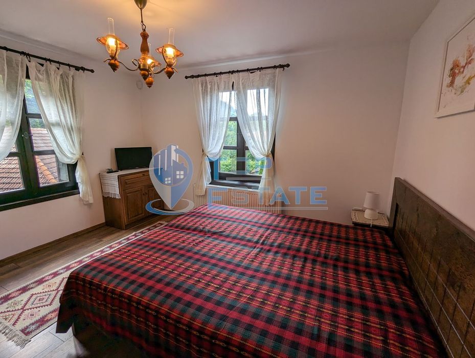 Две реновирани във възрожденски стил къщи в Тревненския балкан