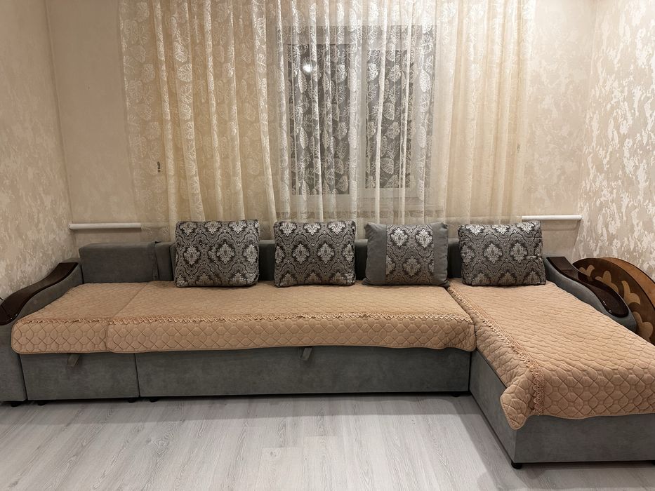 Продам диван с подушками