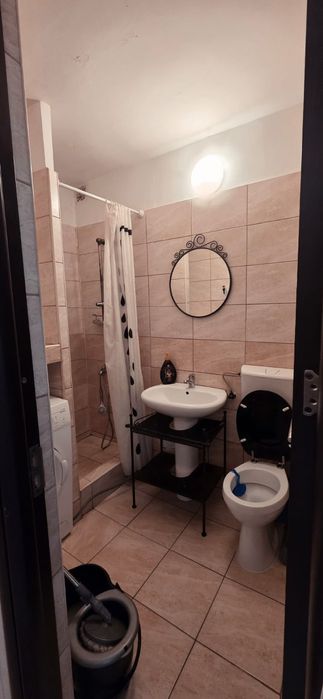 Ofer spre închiriere garsoniera zona centrala