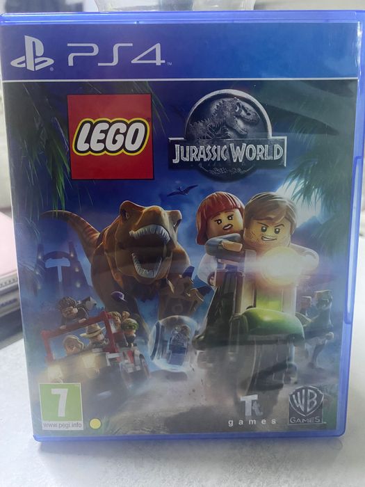 1 игра на Ps 4, 2 игра на Ps 5. Джойстики по одну штукам от Ps4 и Ps5