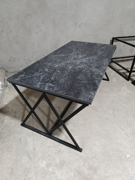 Jurnalniy stolik loft