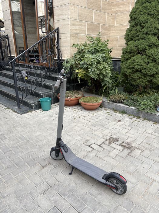 Срочно продаю Електро самокат ninebot