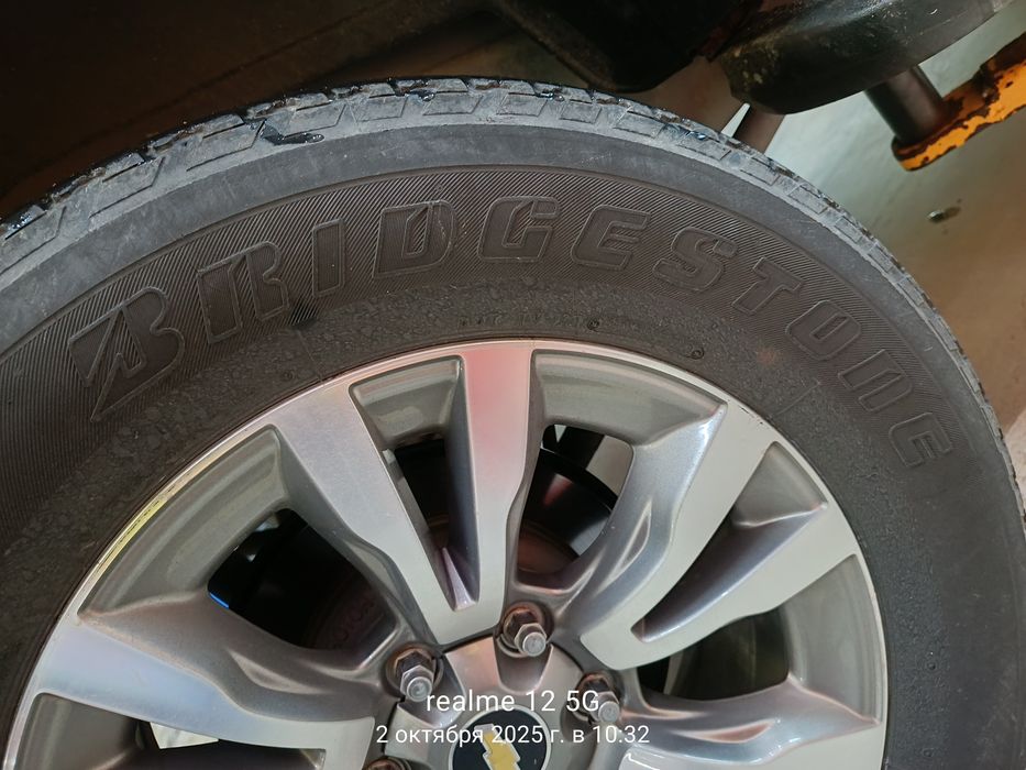 Продам комплект шин .