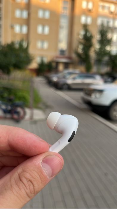 Продам левый наушник от airpods 1