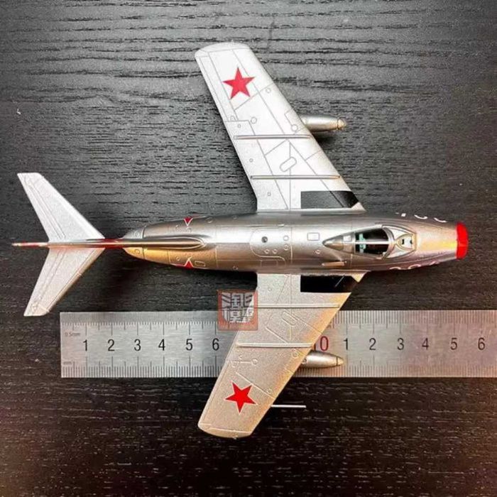 Macheta avion metalica Mig-15bis Fisbed scara 1:72