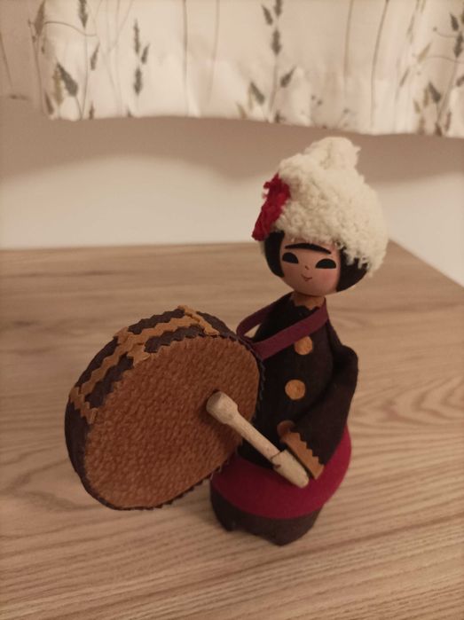 Стари сувенирни кукли в носии