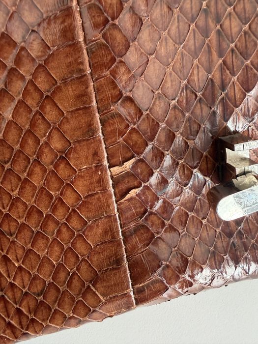 Geanta din piele de şarpe