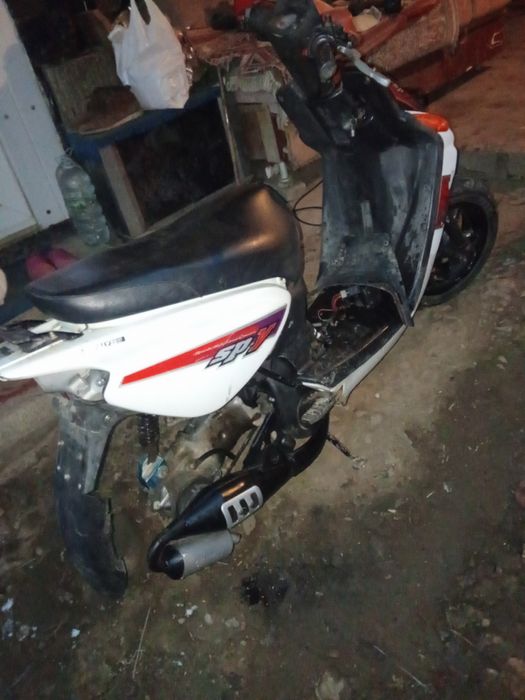 Schimb sau vind 2 scutere iamaha mbk