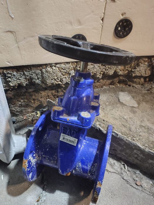 Продам задвижка для труб