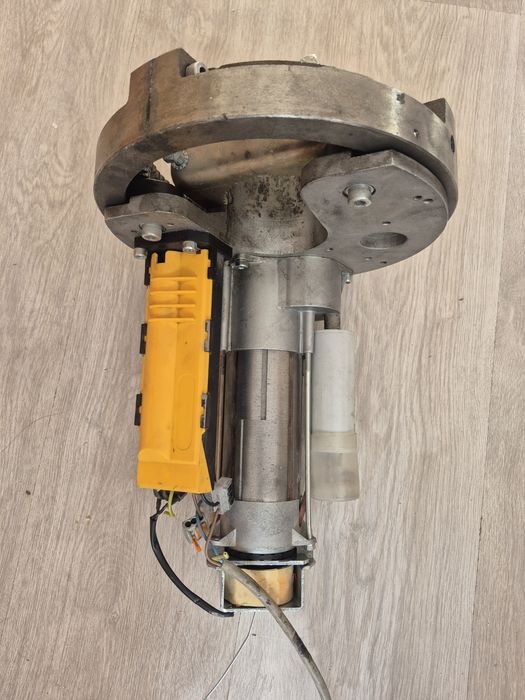 Ел. Двигател за ролетна врата