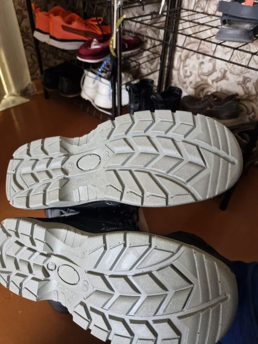 Продам рабочие ботинки