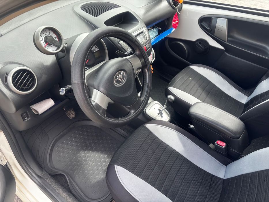 TOYOTA AYGo 97000 км автомат