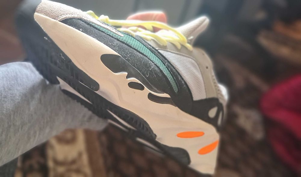 Vând Adidas Yeezy Boost 700 Wave Runner