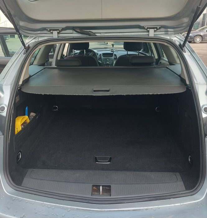 Vând Opel Astra J Sports Tourer, Benzină + GPL , 1,4 cmc, break