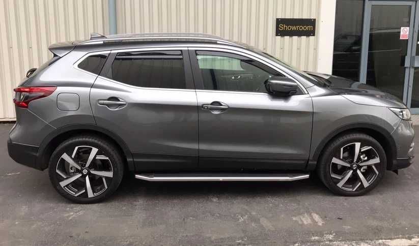 Странични степенки за Nissan Qashqai J11 (2014–2021) – Черни със сребристи лайсни