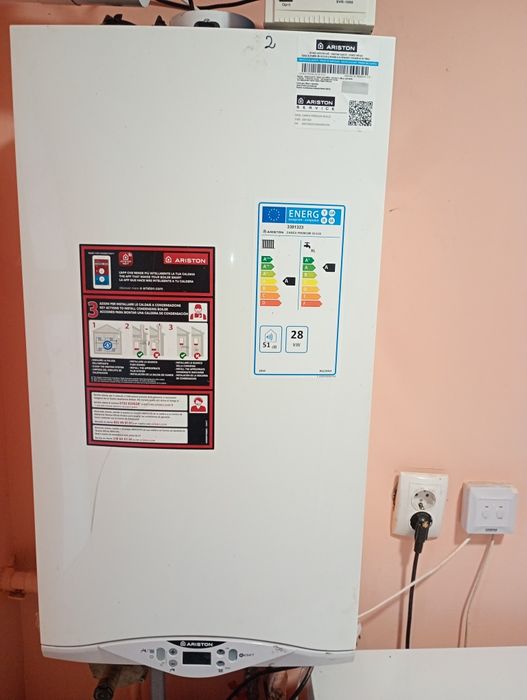 Vând 2 centrale Baxi și ariston pentru dezmembrări
