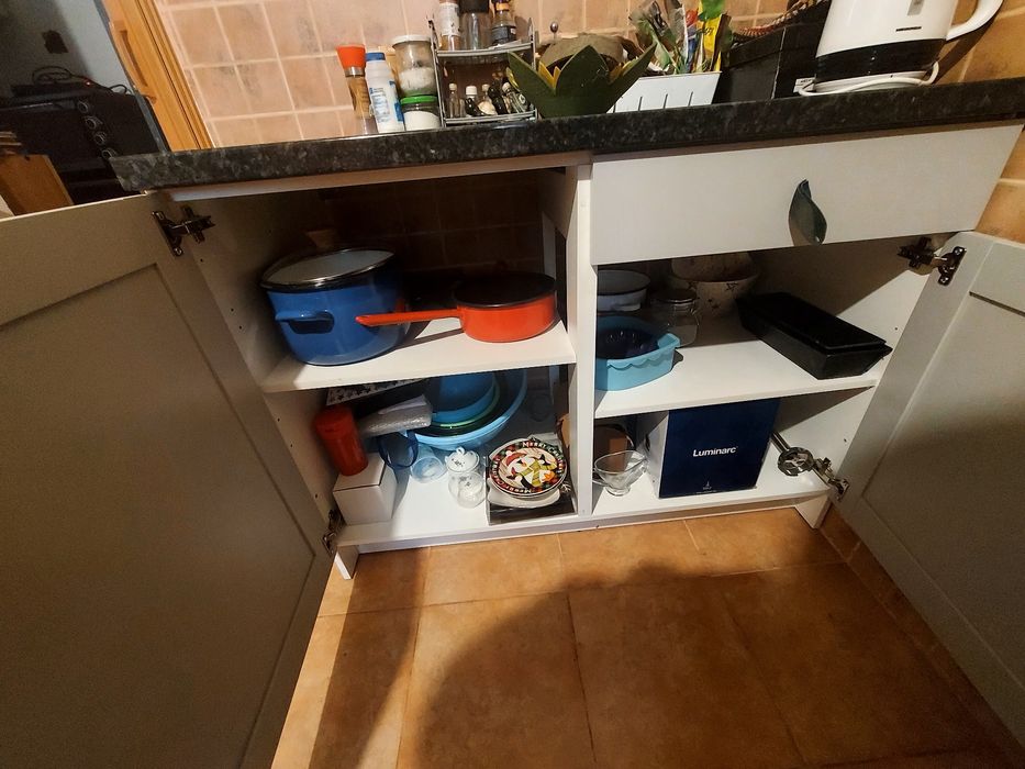 Mobila bucatarie cu blat si plita pe gaz Indesit