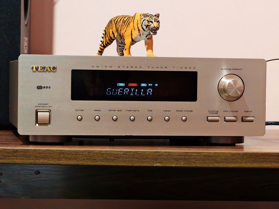 Teac T-H500 Reference. Tuner fin, gama high end. Preț fix !