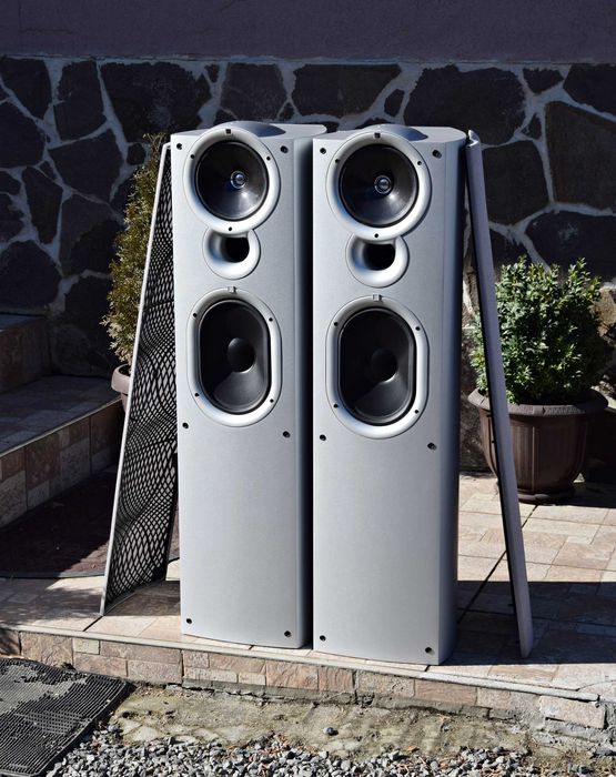 Boxe KEF Q7, boxe de podea