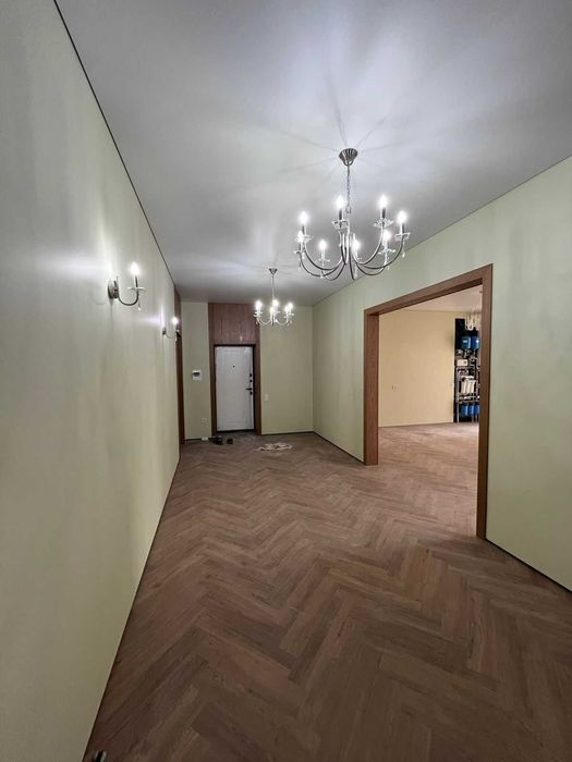 4 комнатная 200кв.м. с подземным паркингом с ремонтом 2 этаж