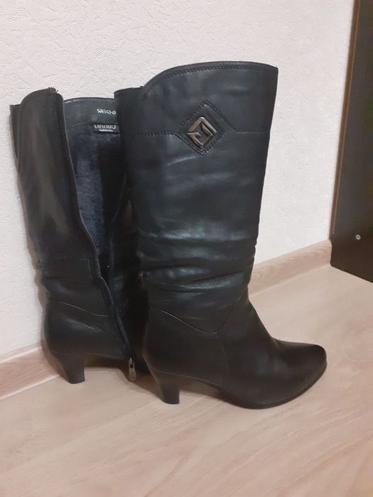 Продам женские сапоги