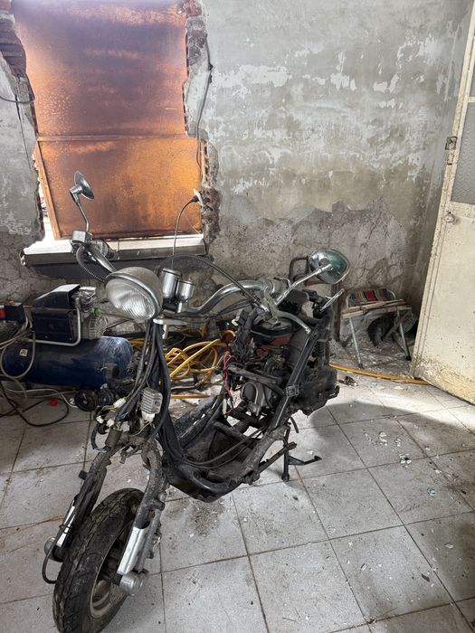 Скутер Ретро без документи може и на части