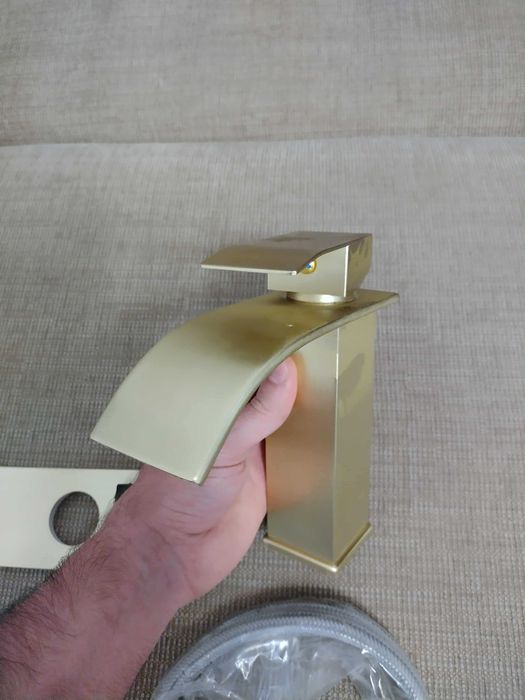 Baterie Chiuvetă Aurie Cascadă – Monocomandă, Oțel Inoxidabil