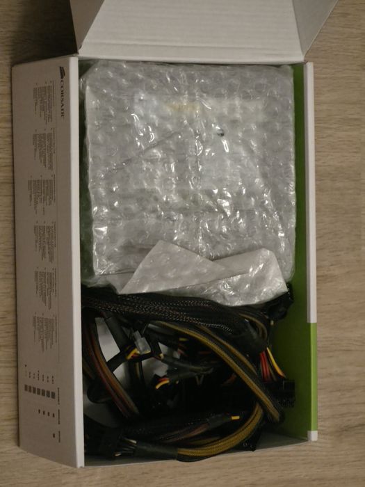 Sursa Corsair CX600, 80 PLUS Bronze, 600W, ventilator de 120 mm