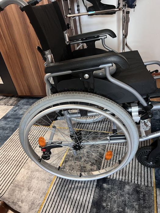 Продам инвалидную коляску